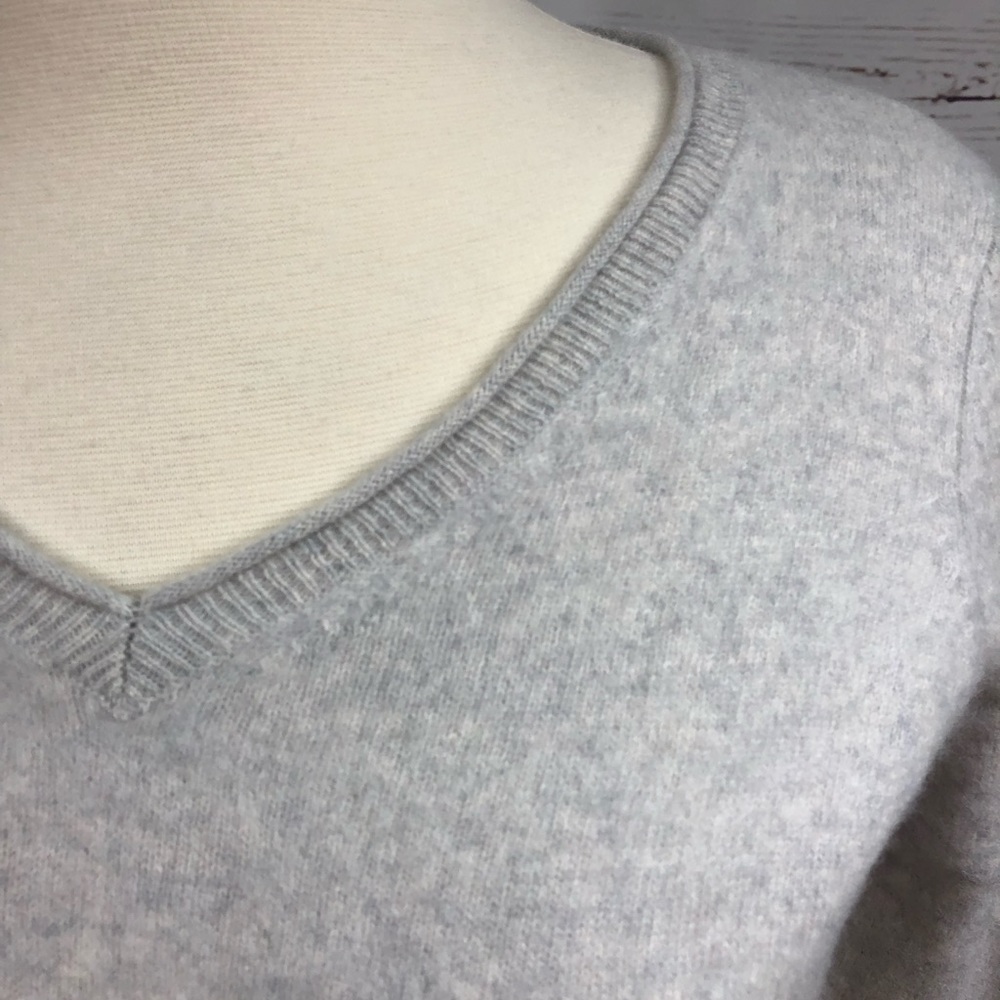 Saks Fifth Ave Grey Cashmere‎ Sweater - Picture 3 of 8